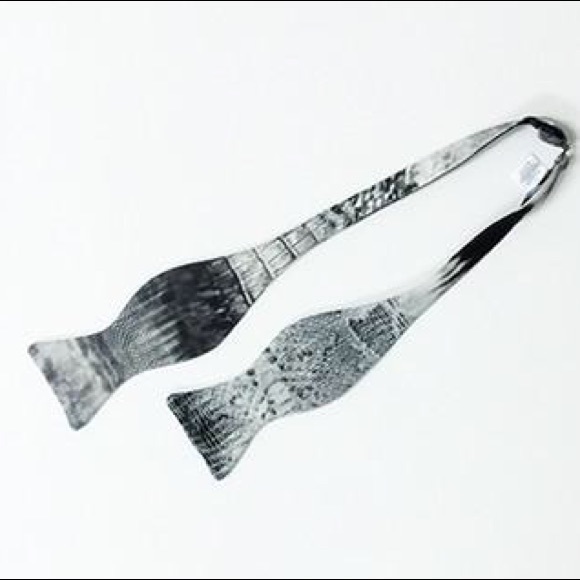 Terese Sydonna Animal Falls Print Neoprene Bow Tie - Picture 4 of 5